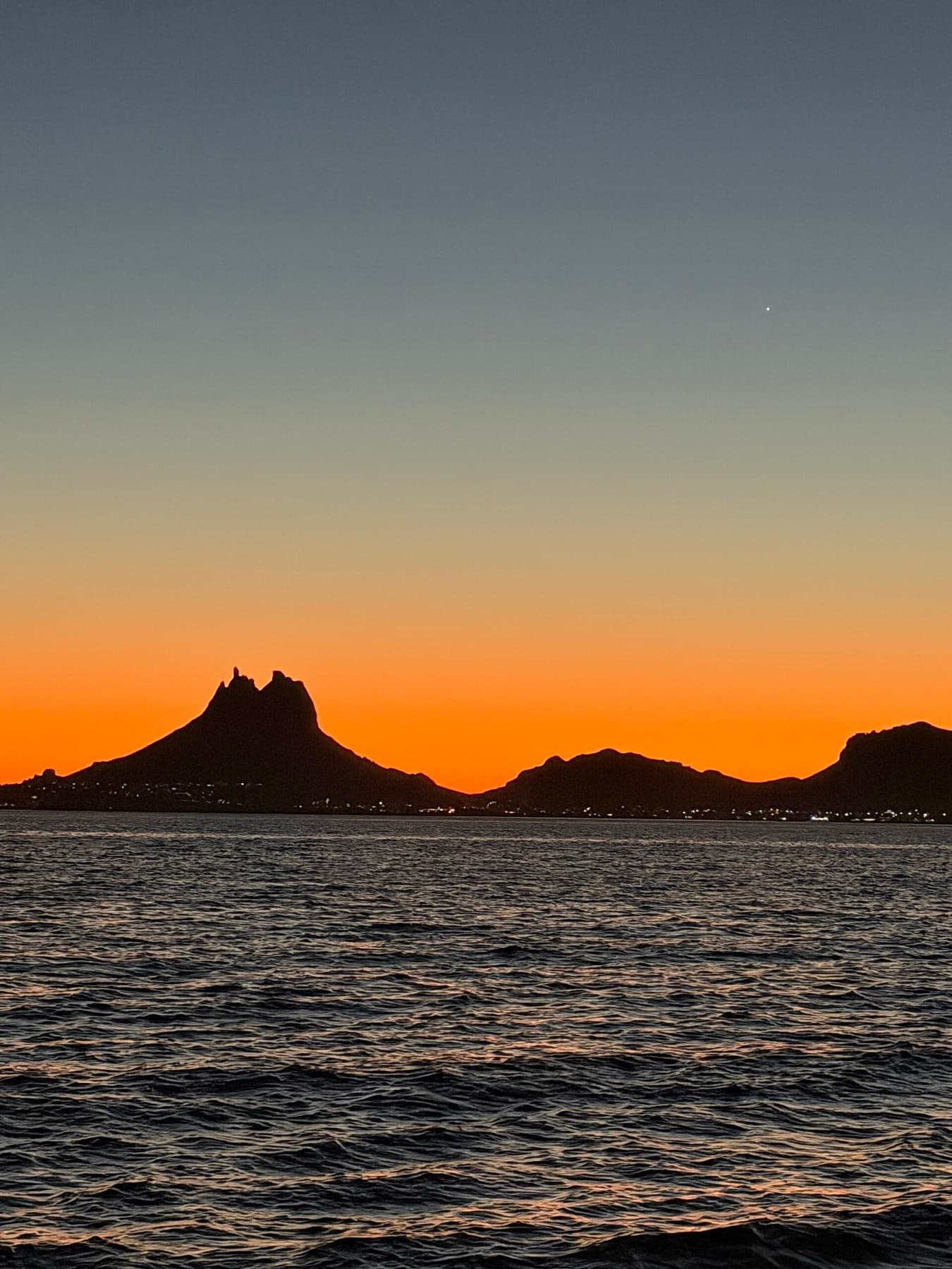 Tetakawi al atardecer 02.jpg